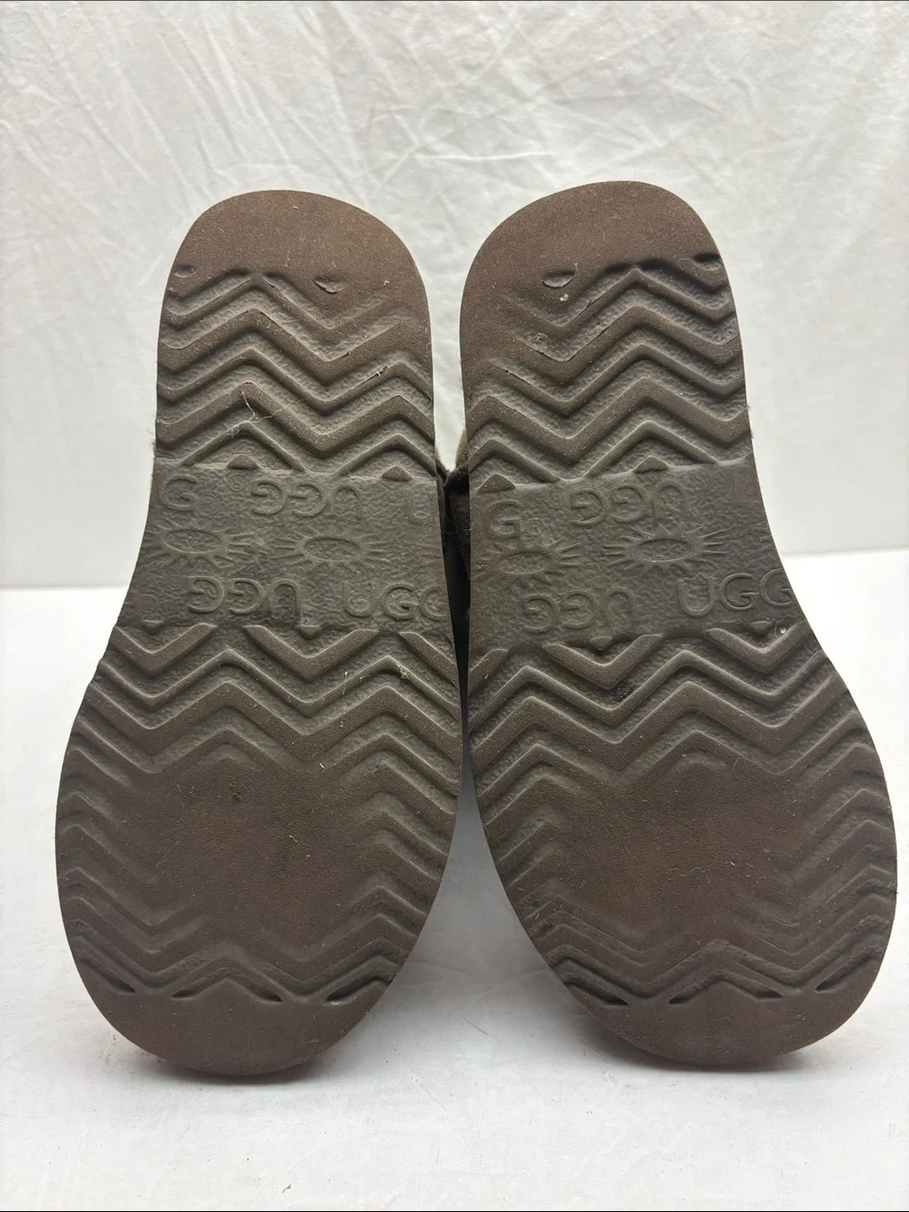 UGG Classic Tall Boots, size 3 little girl, box 68